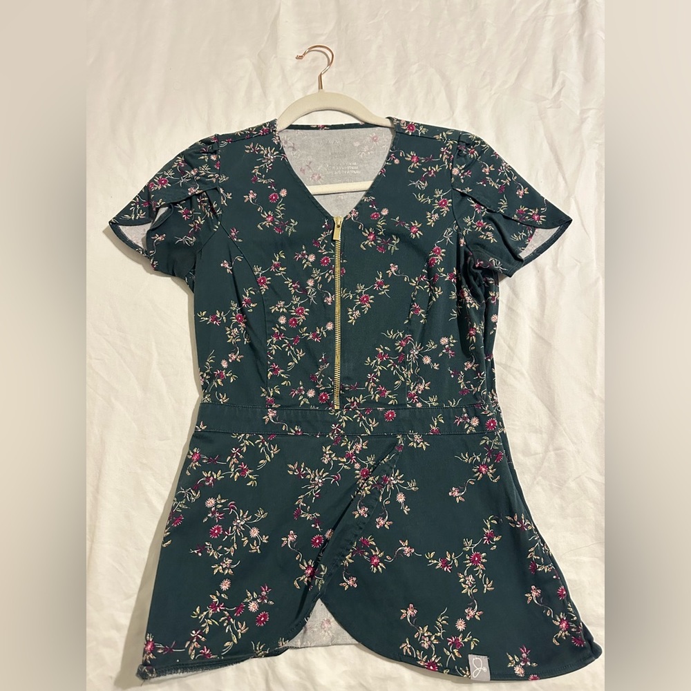 Jaanuu XS Scrub Top
